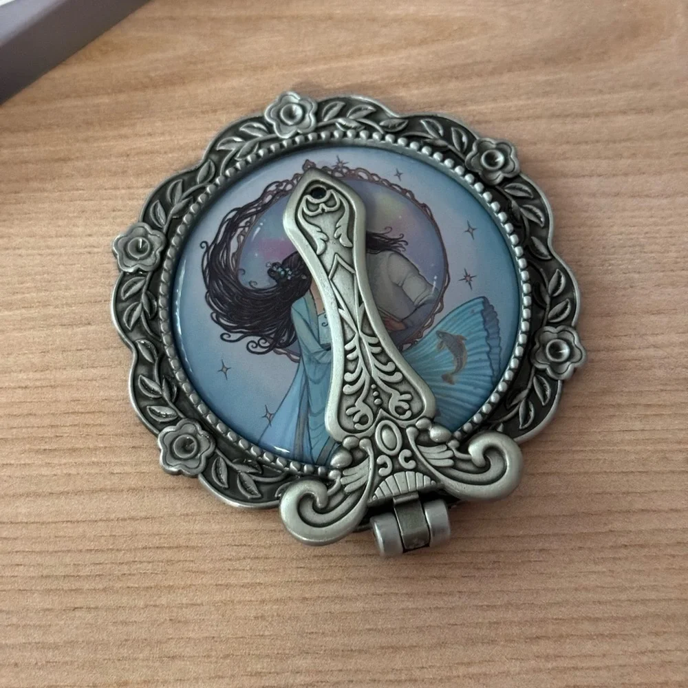 The Girl With No Reflection Hand Mirror | Fairyloot